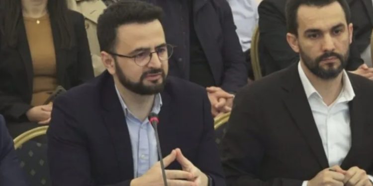 “Armik!”/ Endri Shabani i kthehet ashpër Adriatik Lapajt: Mora pushkën…