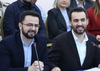 E turpshme! Sherri për mandatin e deputetit, Shabani i përgjigjet Lapajt: Je zotuar…