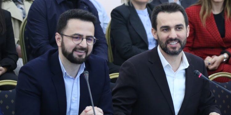 E turpshme! Sherri për mandatin e deputetit, Shabani i përgjigjet Lapajt: Je zotuar…