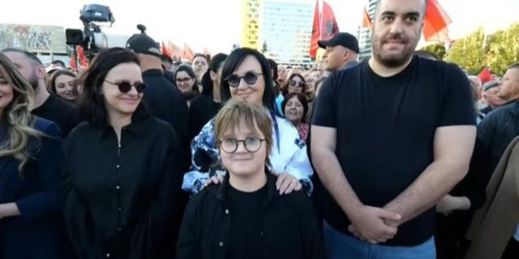 Linda Rama ndan lajmin e bukur: Familja e Kryeministrit është shtuar me një…