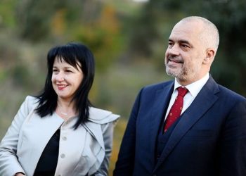Ke menduar t’i futesh politikës? Ja si përgjigjet Linda Rama