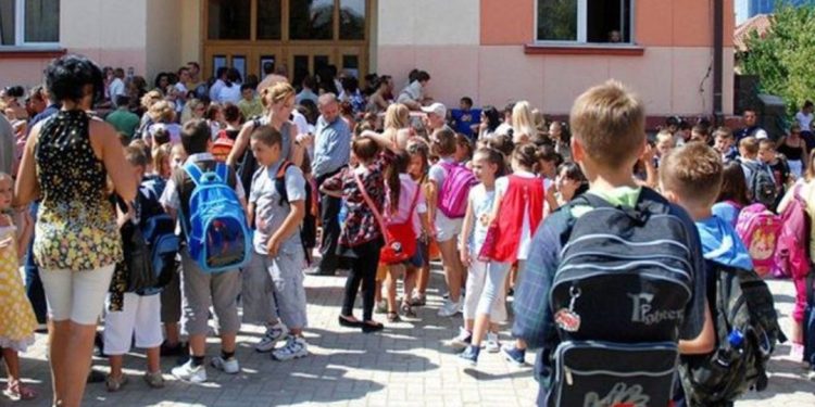 Ndryshim radikal në shkollat shqiptare/ Nxënësit e klasës së katërt do të…