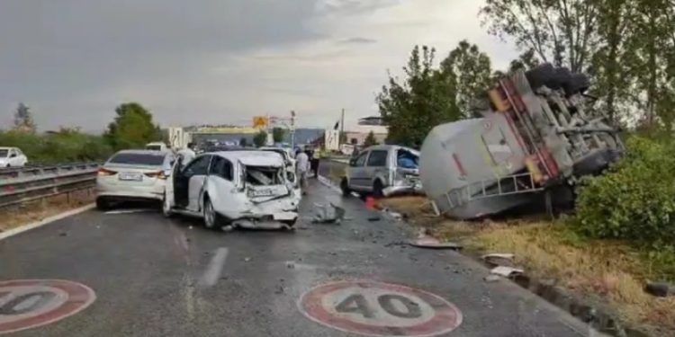 Një i vdekur dhe 4 të plagosur në gjendje të rëndë/ Aksident tragjik në qytetin…