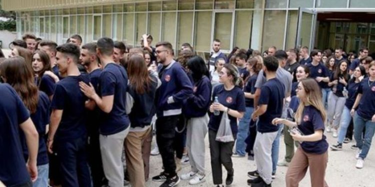 Viti i ri shkollor/ Ministria e Arsimit nxjerr VENDIMIN zyrtar, ja datat…