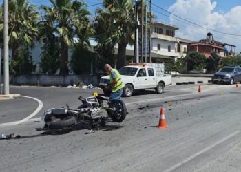 LAJM I FUNDIT/ Makina përplaset me motorin, tre të plagosur në aksin…