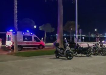 Aksident i rëndë në mbrëmje, makina përplaset me motorin në qytetin…