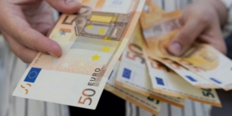 Ç’po ndodh me këmbimin valutor?! Me sa shiten dhe blihen monedhat e huaja