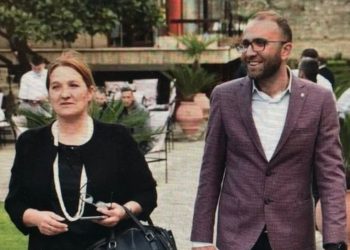 Flutura Açka shpërthen ndaj Gaz Bardhit: Një fashist! Na e shante Berishën në sy…