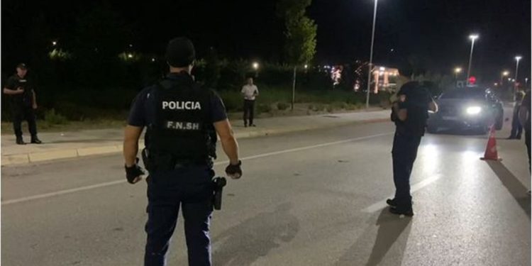 Policia “blindon” hyrje-daljet e këtij qyteti, ç’po ndodh të enjten në mbrëmje…