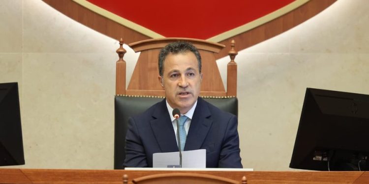 Socialistët “përveshin mëngët”/ Peleshi kryen LËVIZJEN e parë: Që të hënën nis diskutimi për…