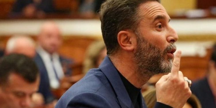 “Jemi shumë vonë”/ Erion Braçe “shpërthen” me kritika: Po vjen tetori, duhet të nisin…