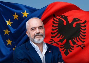 Deputeti opozitar habit: Kandidati i opozitës për Tiranën duhet të mos i hapë telefonin Berishës…