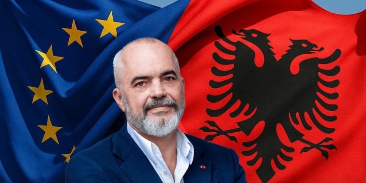 Deputeti opozitar habit: Kandidati i opozitës për Tiranën duhet të mos i hapë telefonin Berishës…