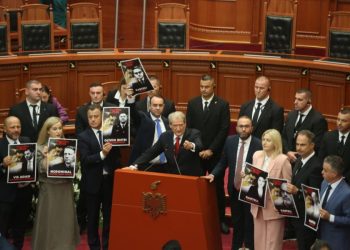 LAJM I FUNDIT/ E papritur! Kush janë dy deputetët që heqin dorë nga mandati, kush i zëvendëson