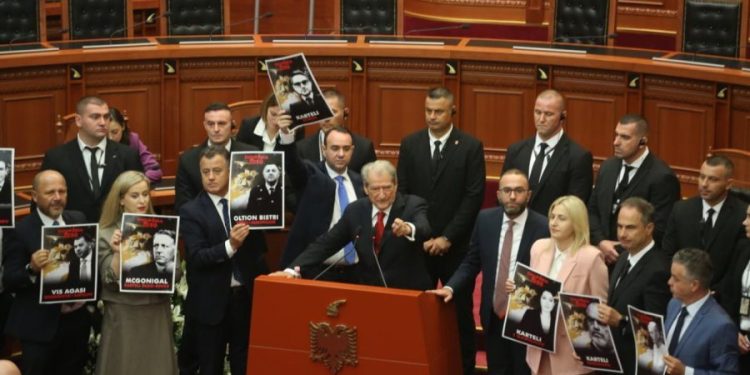 LAJM I FUNDIT/ E papritur! Kush janë dy deputetët që heqin dorë nga mandati, kush i zëvendëson