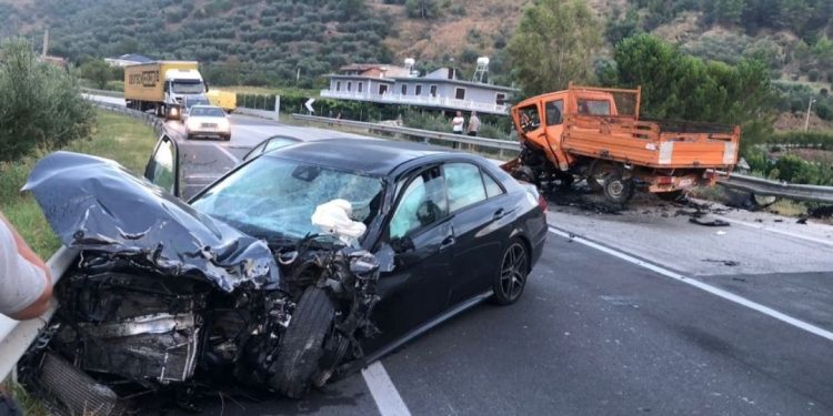 LAJM I FUNDIT/ Aksident tragjik! Një i vdekur dhe një i plagosur rëndë në autostradën…