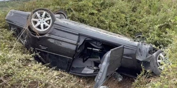 LAJM I FUNDIT/ Makina përfundon në kanal, aksident i frikshëm në autostradën…