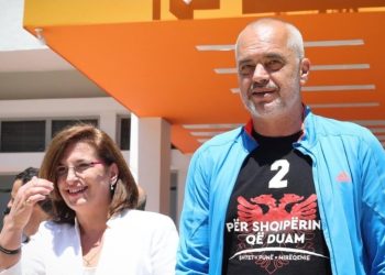 Lëvizjet për qeverinë e re “Rama 4″/ Ish-ministrja dhe kushërira e Edi Ramës mbërrin në Tiranë