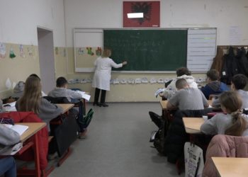 Ndryshime drastike nesër në shkollat shqiptare/ Nxënësit e klasës së katërt do të…