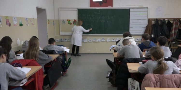 Ndryshime drastike nesër në shkollat shqiptare/ Nxënësit e klasës së katërt do të…
