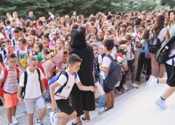 Dita e parë e shkollës, policia njofton masat e reja: Do të mbyllen lokalet dhe…