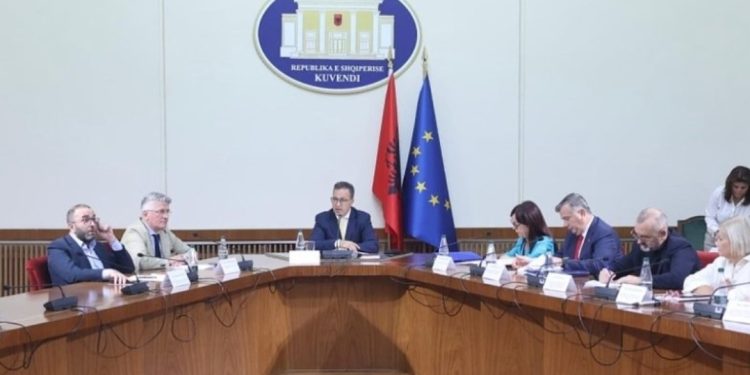 Niko Peleshi vihet në LËVIZJE për strukturën e re të Kuvendit, thërret socialistë e demokratë