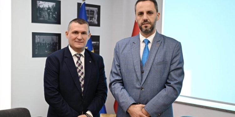 Edi Rama e bëri Ministër Drejtësie, Altin Dumani i shkon për vizitë në zyrë Lamallarit