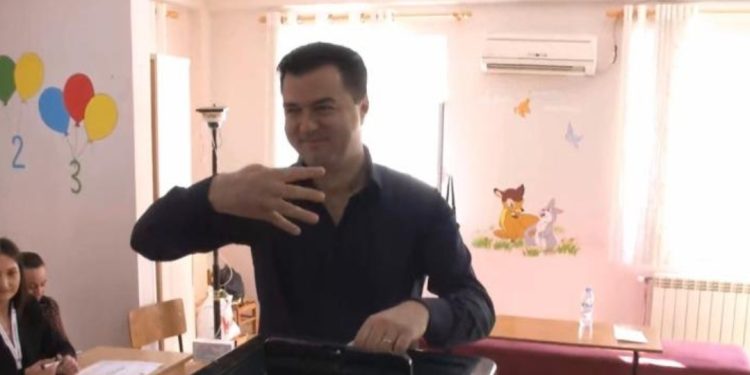 A do pranohej Basha si garues për Tiranën? Ja si përgjigjet Mediu…