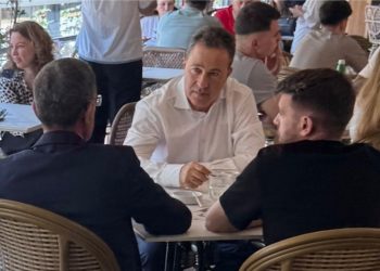 “Ethet” për qeverinë e re/ Niko Peleshi rikthehet te takimet! Ja nën shoqërinë e kujt ndodhej…