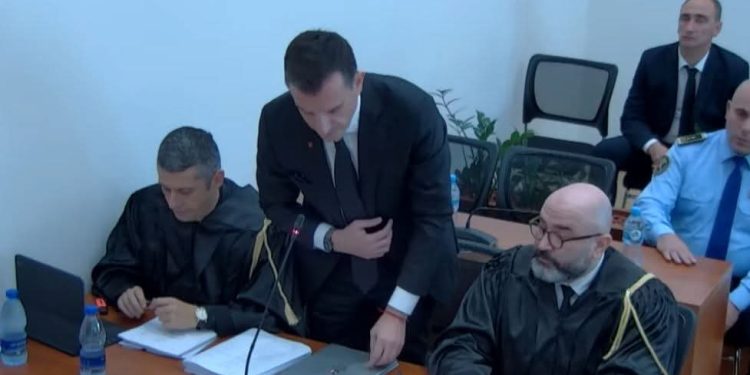 Seanca për shkarkimin/ Erion Veliaj mban fjalën e parë në Kushtetuese