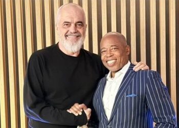 Kryebashkiaku i New Yorkut krah për krah me Ramën jep LAJMIN E MIRË për Shqiptarët…