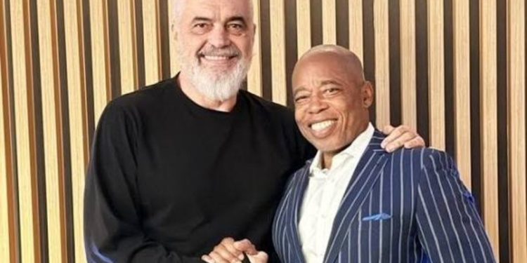 Kryebashkiaku i New Yorkut krah për krah me Ramën jep LAJMIN E MIRË për Shqiptarët…