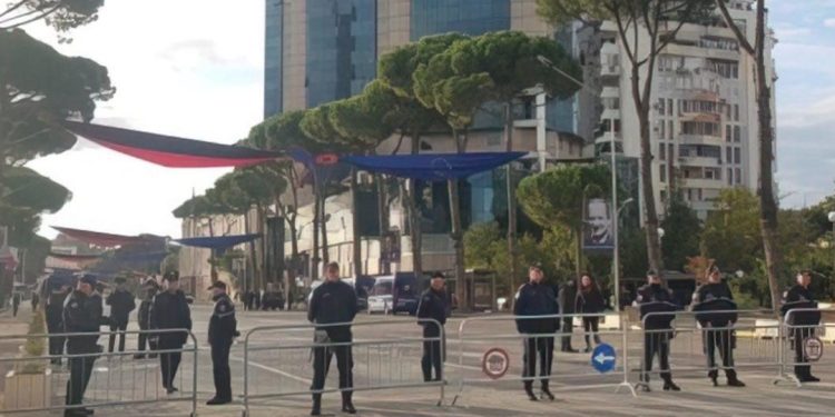 Kujdes shoferët! Bllokohen rrugët e Tiranës, ja akset dhe oraret…