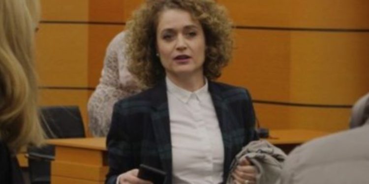 Kandidatja e parë grua për SPAK/ Prokurorja e “Hekurt” që nuk ka marrë asnjë dhuratë. Pasuria e saj…