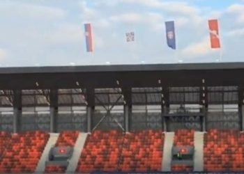 E papritur! Serbët “provokojnë” kuqezinjtë para ndeshjes, nuk vendoset…