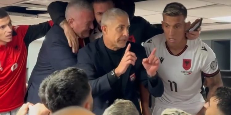 VIDEO/ Skena të jashtëzakonshme me Silvinjon, çfarë i tha trajneri në dhomën e zhveshjes…