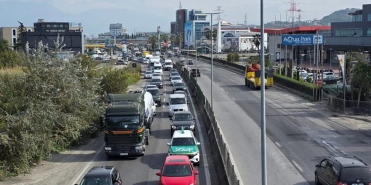 Bllokohet autostrada Tiranë – Durrës, reagon me urgjencë Policia: Ja çfarë po ndodh…