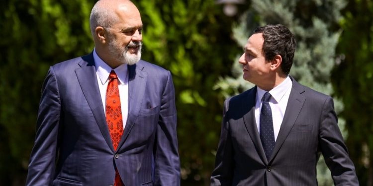 Rama i përgjigjet “dhëmbë për dhëmbë” LVV: Para 10 viteve s’e njihnit himnin e Kosovës…