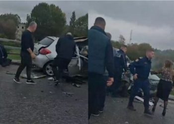 LAJM I FUNDIT/ Aksident i frikshëm, makinat bëhen “copë-copë”. Raportohet se 5 persona…
