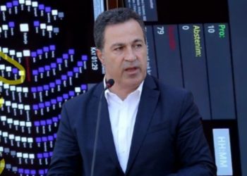 Kush janë Socialistët që votuan “PRO” shkarkimit të Peleshit! Si rrodhën votat…