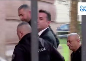 VIDEO/ Erion Veliaj mbërrin në Gjykatën Kushtetuese, ja çfarë bie në sy…