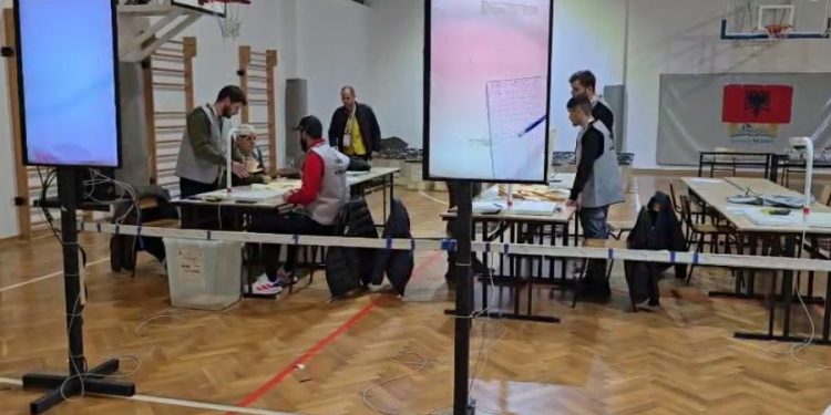 LAJM I FUNDIT/ Numërohen kutitë e para të votimit, ja kush kryeson në Vlorë dhe Tepelenë…