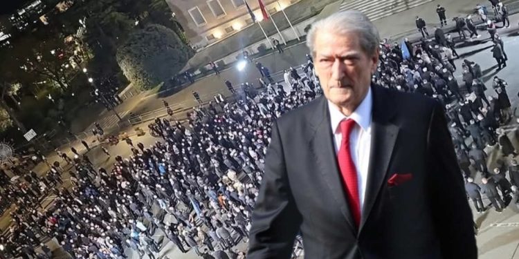 Pas protestës më të dështuar në historinë e PD, Berisha kryen LËVIZJEN urgjente në seli…