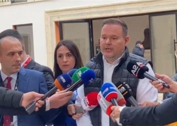 Zgjedhjet e pjesshme/ Ministri Ervin Demo voton në Berat: Fituesi do ketë…