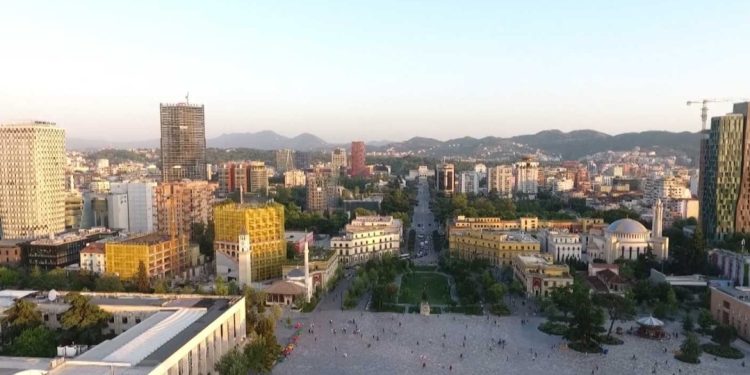 Miratohen lejet/ Jo vetëm qendra e Tiranës! Këto zona do mbushen me “kulla” shumëkatëshe…