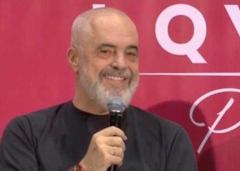 “Poshtë komunizmi”/ Edi Rama i përgjigjet komentuesve: Idiotë! Na marrshi…