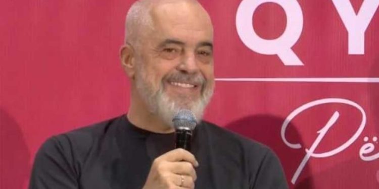 “Poshtë komunizmi”/ Edi Rama i përgjigjet komentuesve: Idiotë! Na marrshi…