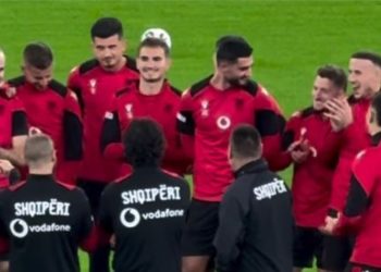Nuk festoi me Kombëtaren/ Broja befason me gjestin para Anglisë, mban fjalim…