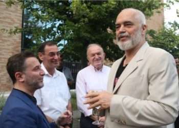 Erion Braçe rrëfehet “pa dorashka”: Nuk flas me Edi Ramën, “molla e sherrit” ishte…