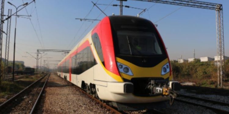 Balluku: Hekurudha Tiranë-Durrës-Rinas do ketë 5 trena elektrikë modernë…
